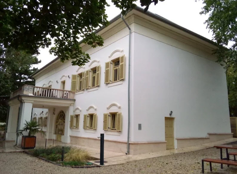 Mailloth-Kastély, Hungary